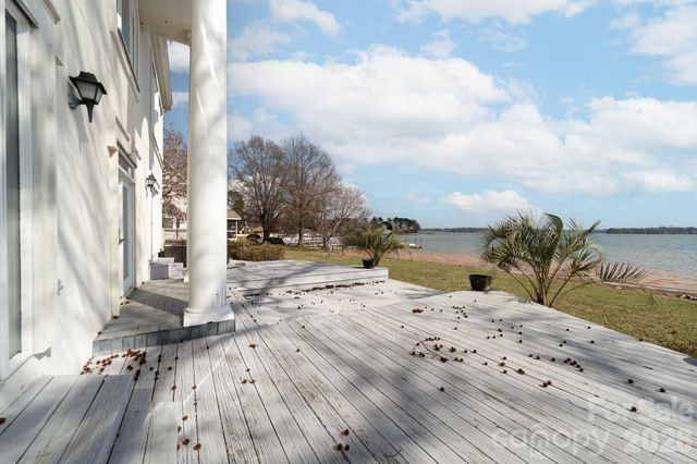 132 Clearwater Lane, Mooresville, NC 28117