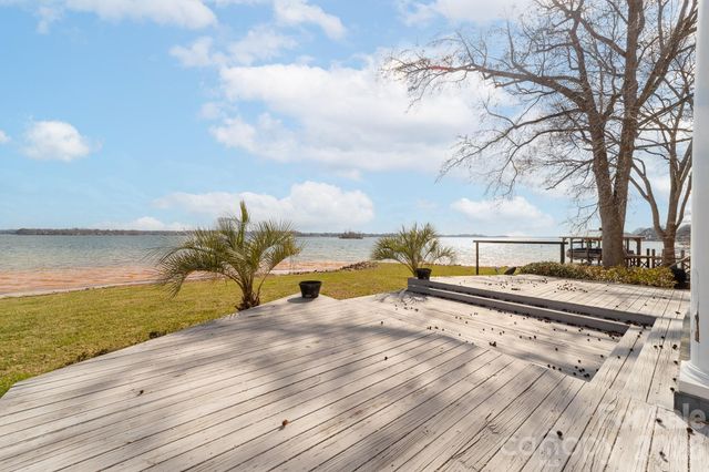 132 Clearwater Lane, Mooresville, NC 28117