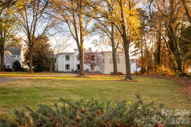 132 Clearwater Lane, Mooresville, NC 28117