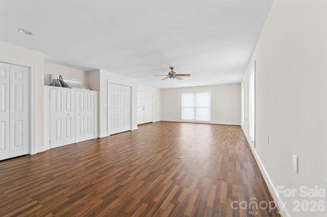 132 Clearwater Lane, Mooresville, NC 28117