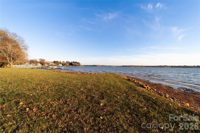 132 Clearwater Lane, Mooresville, NC 28117