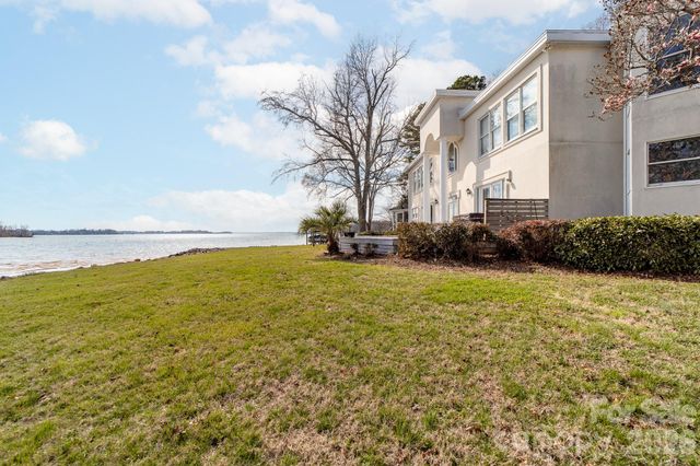 132 Clearwater Lane, Mooresville, NC 28117