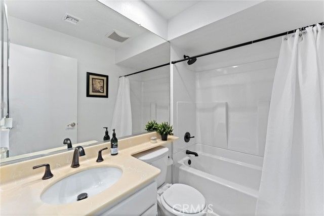 1340 Glenwood Road 28, Glendale, CA 91201