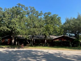 1037 Royal Lane, Graham, TX 76450
