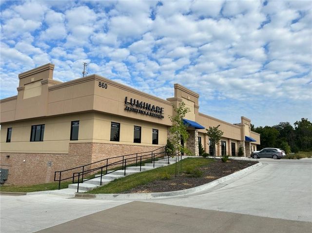 860 Haines Drive, Liberty, MO 64068