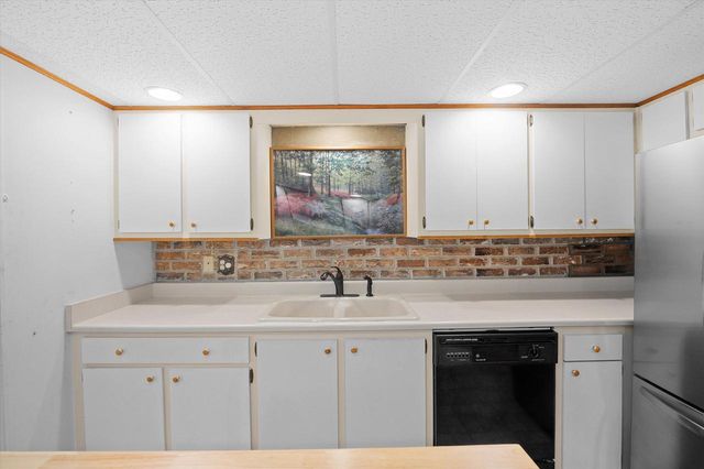 972 Valentine ROAD, Oconomowoc, WI 53066