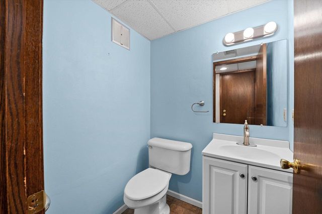 972 Valentine ROAD, Oconomowoc, WI 53066