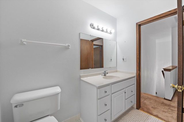 972 Valentine ROAD, Oconomowoc, WI 53066