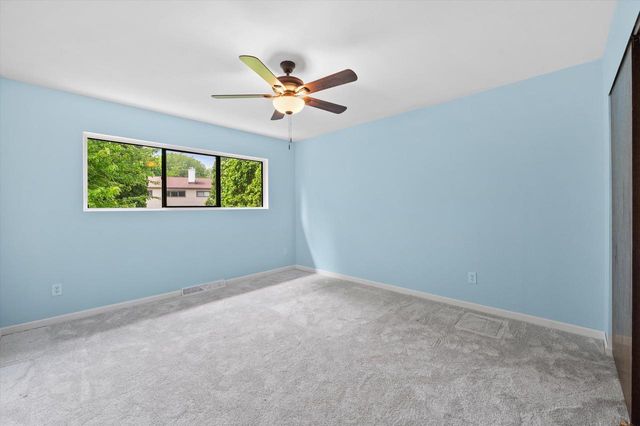 972 Valentine ROAD, Oconomowoc, WI 53066