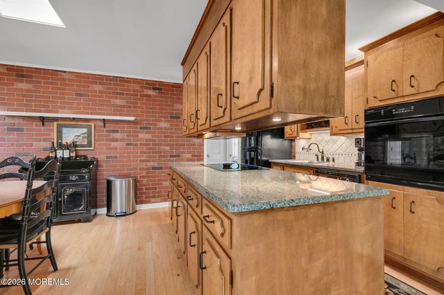 121 Townsend Drive, Middletown, NJ 07748