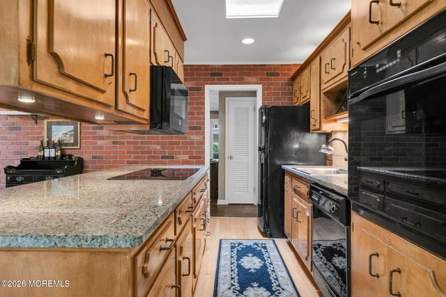 121 Townsend Drive, Middletown, NJ 07748
