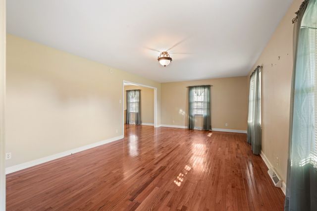 221 Jackson Heights Rd, Columbia, TN 38401