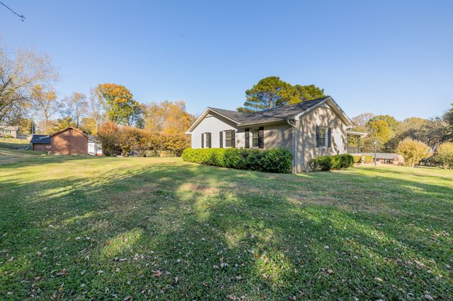 221 Jackson Heights Rd, Columbia, TN 38401