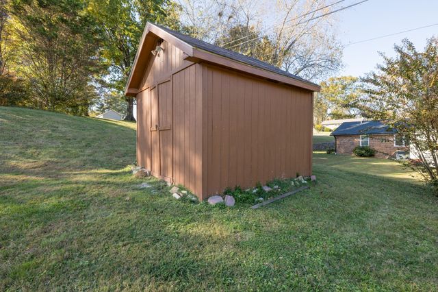 221 Jackson Heights Rd, Columbia, TN 38401