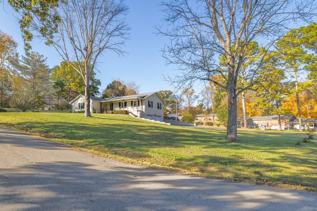221 Jackson Heights Rd, Columbia, TN 38401