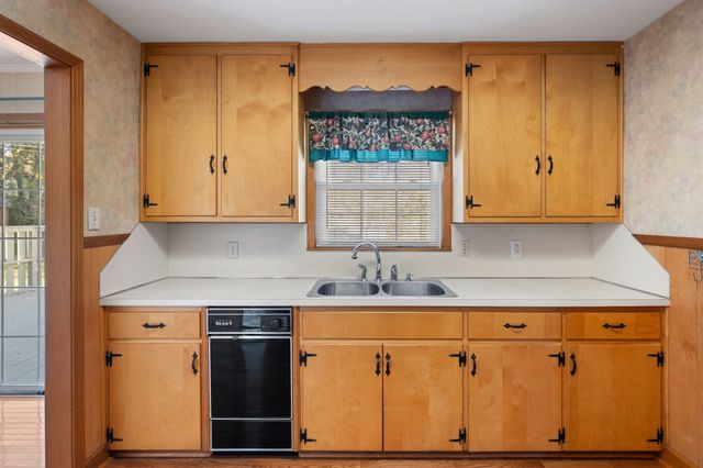 221 Jackson Heights Rd, Columbia, TN 38401