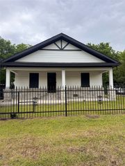 604 S Mckinney Street, Ennis, TX 75119