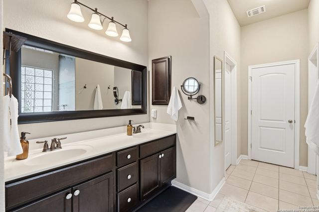 1318 CRESSWELL CV, San Antonio, TX 78258