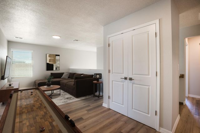 1517 Valle De Colores Street NW, Los Lunas, NM 87031