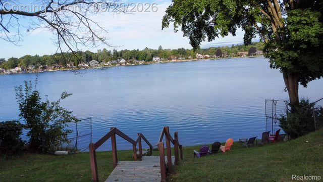 2926 Lansdowne Road, Waterford Charter Township, MI 48329