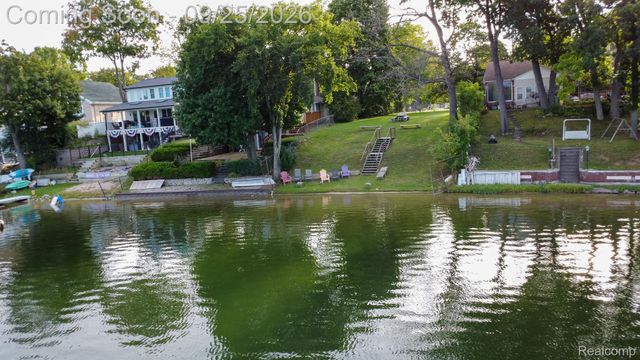 2926 Lansdowne Road, Waterford Charter Township, MI 48329