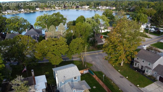 2926 Lansdowne Road, Waterford Charter Township, MI 48329