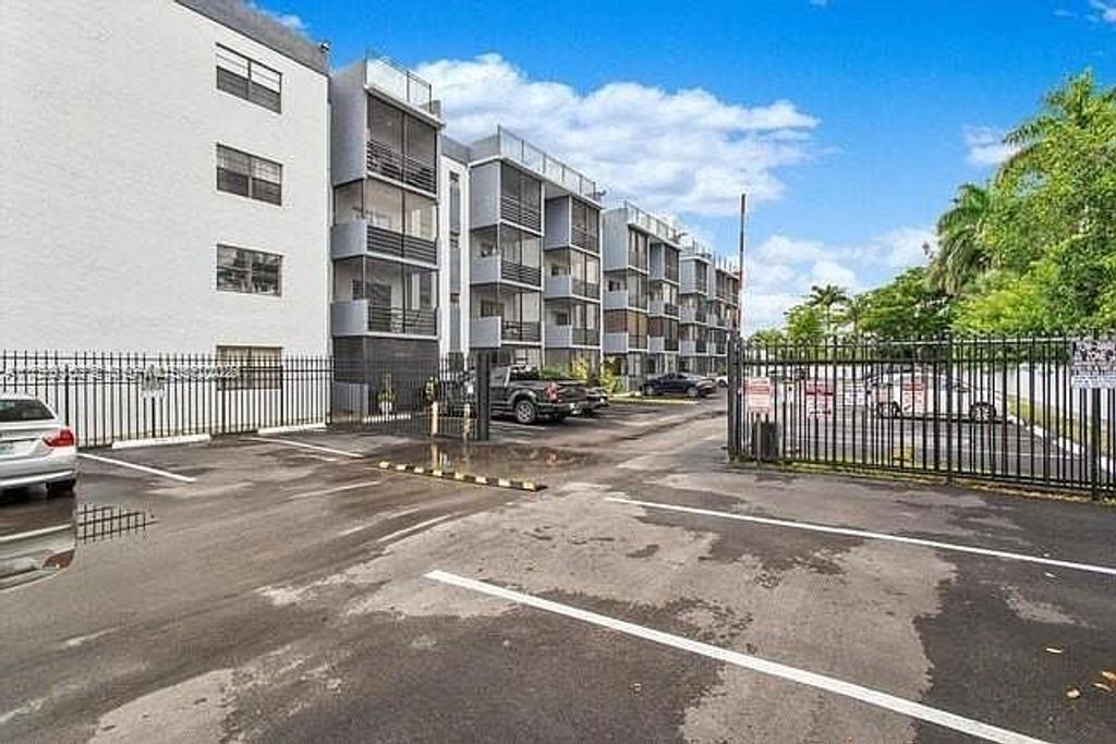 13500 NE 3rd Court 205, North Miami, FL 33161