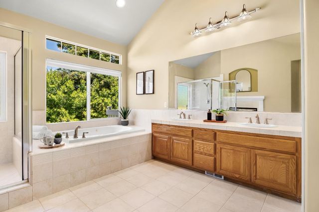 961 Oak Creek Court, Hollister, CA 95023
