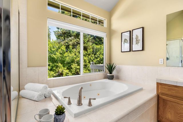 961 Oak Creek Court, Hollister, CA 95023