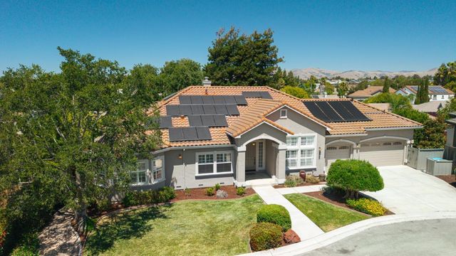 961 Oak Creek Court, Hollister, CA 95023