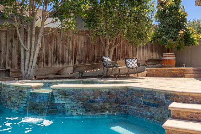 961 Oak Creek Court, Hollister, CA 95023