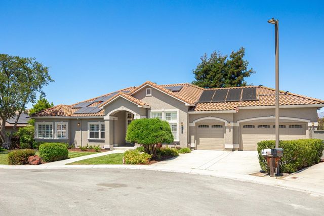 961 Oak Creek Court, Hollister, CA 95023