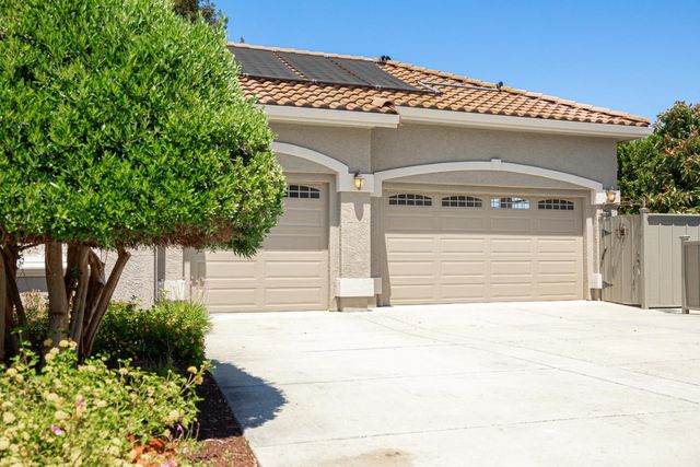 961 Oak Creek Court, Hollister, CA 95023