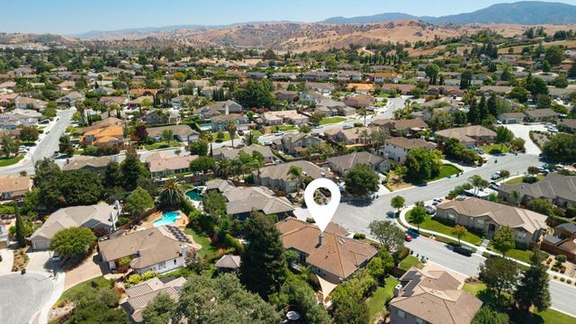 961 Oak Creek Court, Hollister, CA 95023