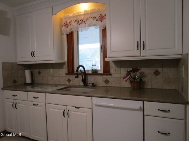 3025 Cox Avenue, Rotterdam, NY 12306