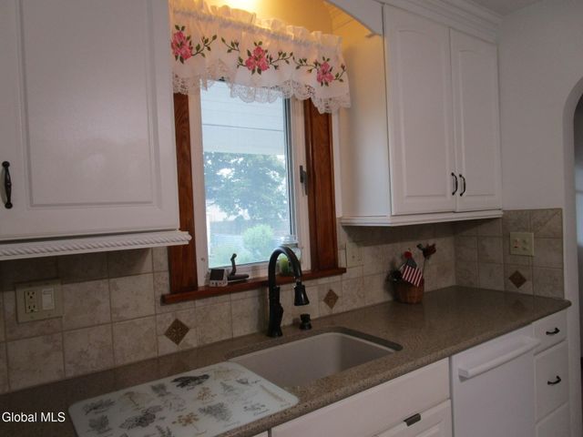 3025 Cox Avenue, Rotterdam, NY 12306