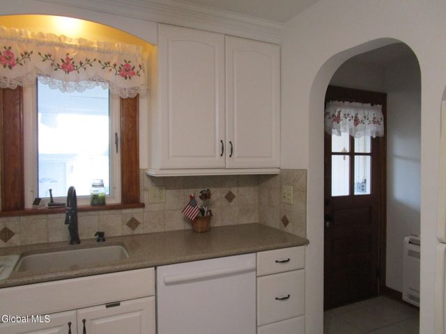 3025 Cox Avenue, Rotterdam, NY 12306