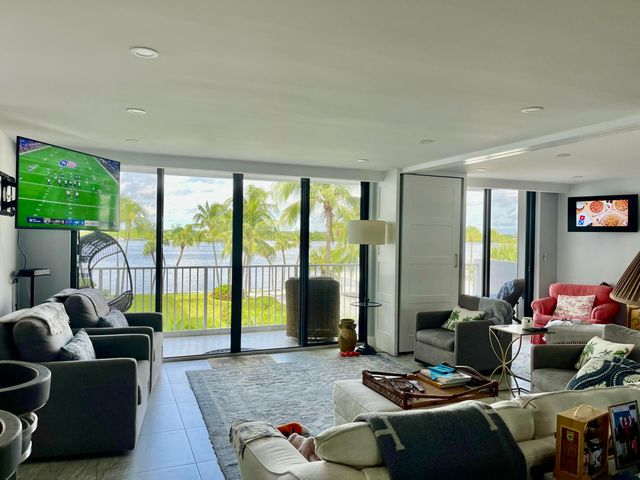 2860 S Ocean Boulevard 301, Palm Beach, FL 33480