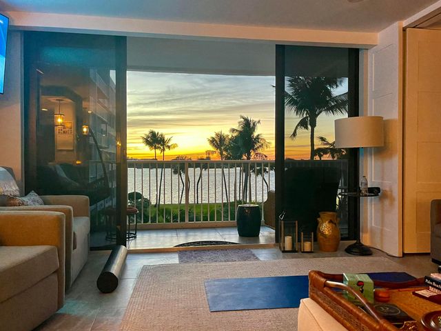 2860 S Ocean Boulevard 301, Palm Beach, FL 33480