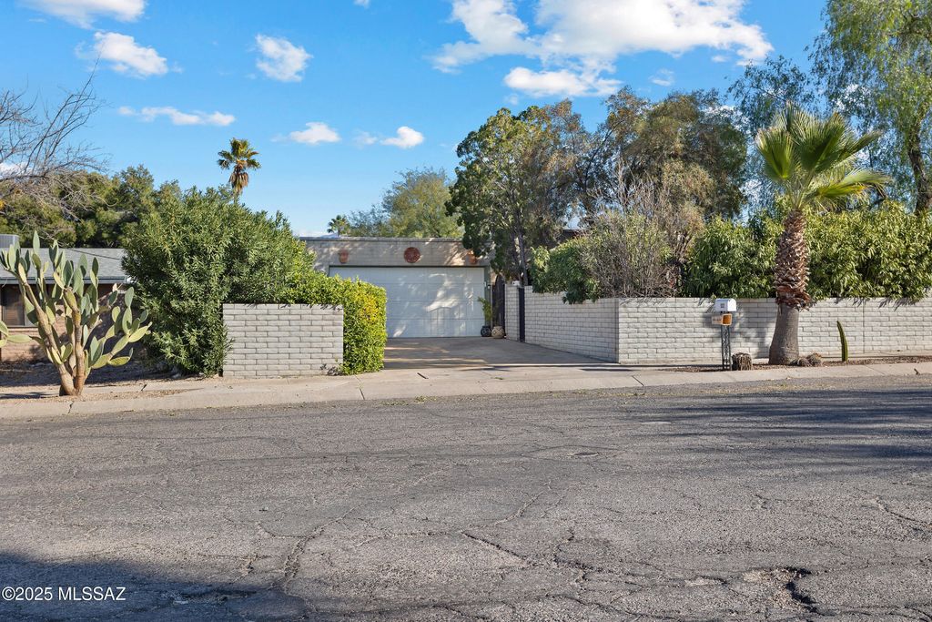 532 N Citadel Avenue, Tucson, AZ 85748