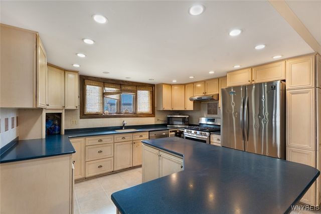 60 Brookedge Road, Cheektowaga, NY 14043