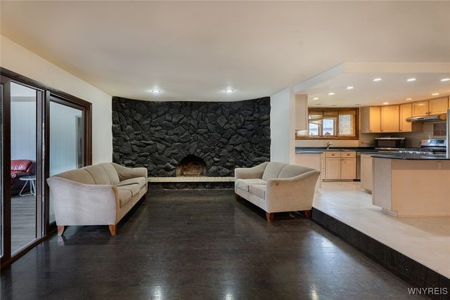 60 Brookedge Road, Cheektowaga, NY 14043