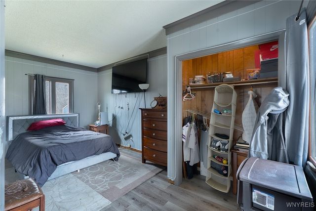 60 Brookedge Road, Cheektowaga, NY 14043