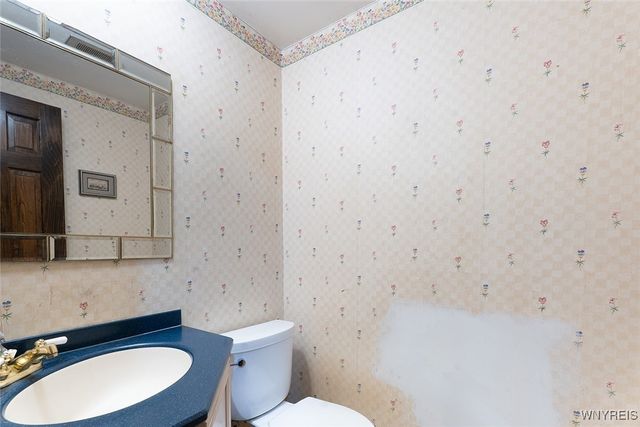 60 Brookedge Road, Cheektowaga, NY 14043