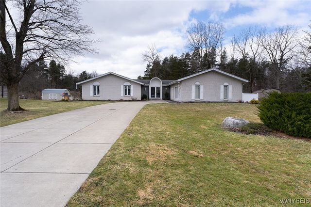 60 Brookedge Road, Cheektowaga, NY 14043