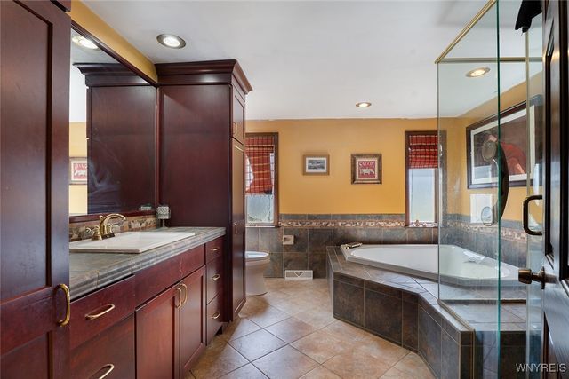 60 Brookedge Road, Cheektowaga, NY 14043