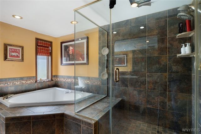 60 Brookedge Road, Cheektowaga, NY 14043