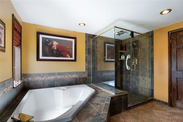 60 Brookedge Road, Cheektowaga, NY 14043