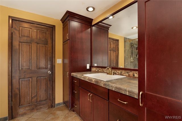 60 Brookedge Road, Cheektowaga, NY 14043