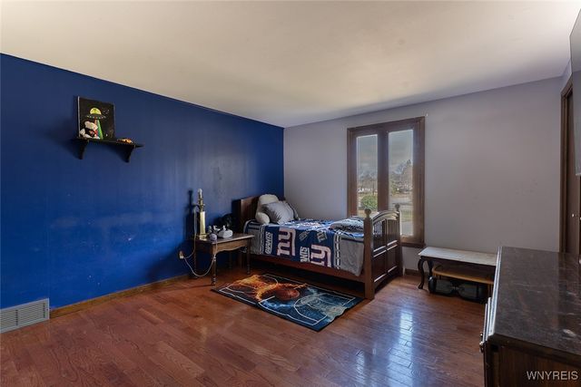 60 Brookedge Road, Cheektowaga, NY 14043